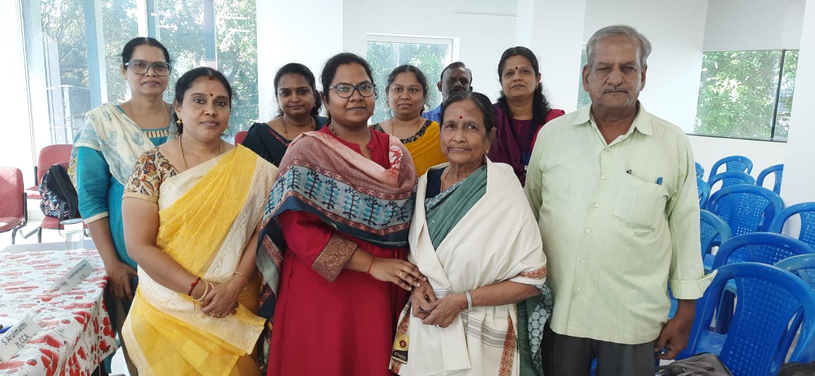 Today on the eve of National Pensioners Day, Sri Awadhesh Kumar, Pr.CCA Southern Zone, Chennai felicitated the pensioners. Pensioners expressed their gratitude and appreciated the efficacy in serving the needs of more than 5